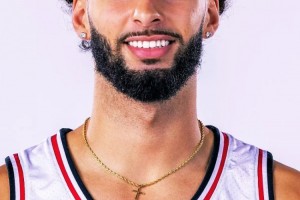 美记：太阳队已与后卫亚历克斯-舒马赫签下一份Exhibit-10 合同