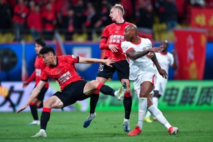 中超形势：蓉城2分优势领跑 2强积分归零+4队2连败 下轮2场焦点战