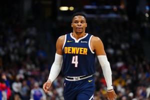 都是36岁，威少年薪330万，杜兰特5117万，库里人生赢家